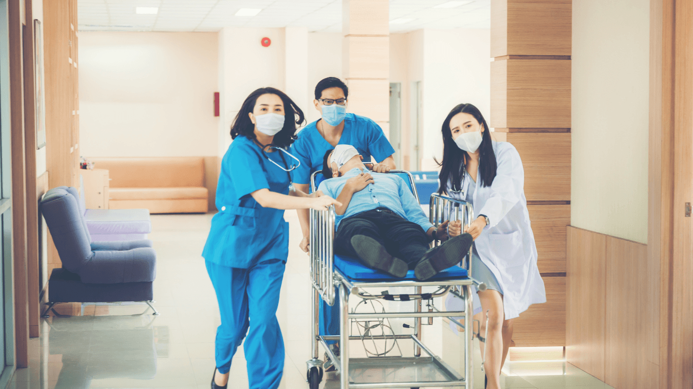 Enfermeiro de emergência em hospitais