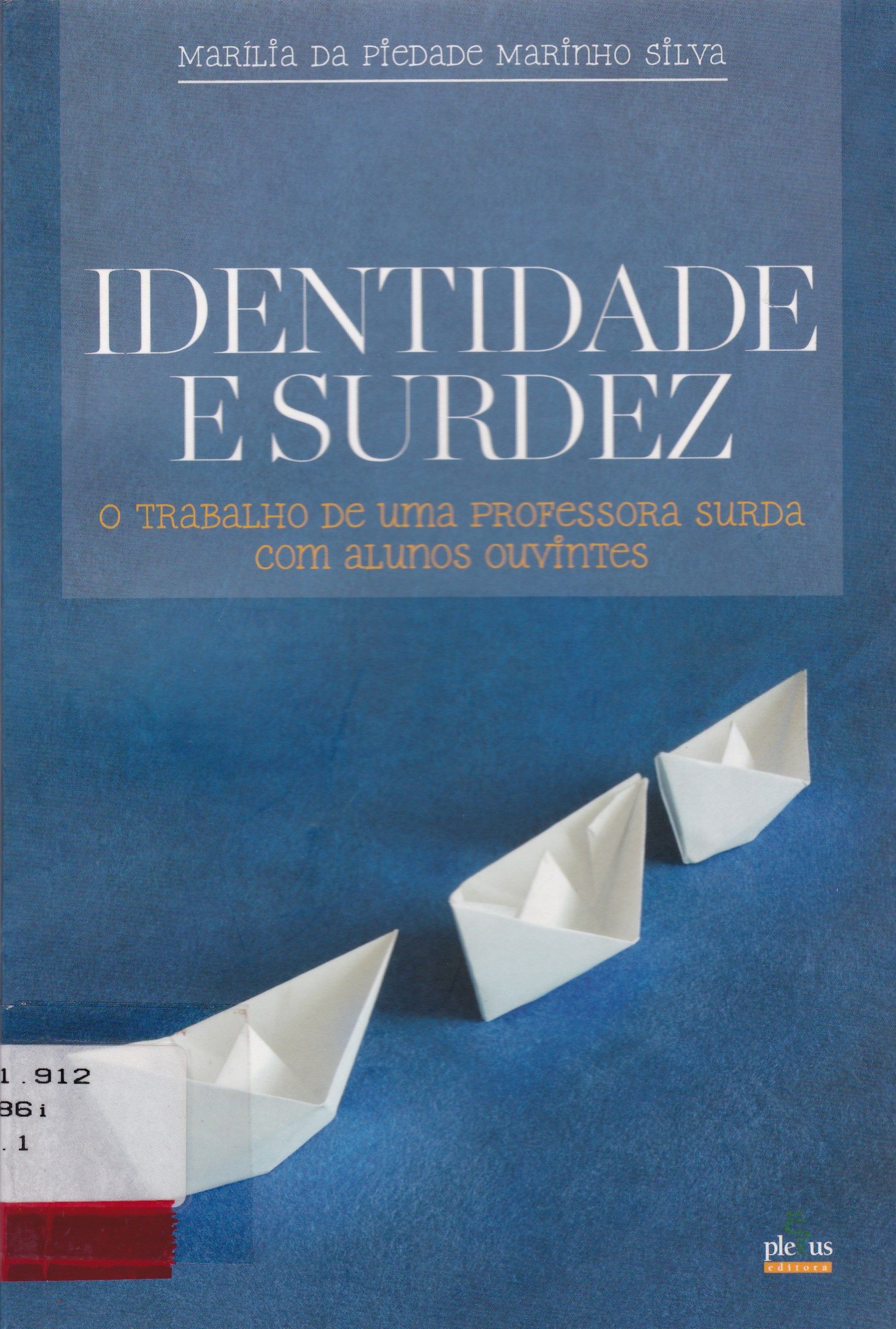 IDENTIDADE E SURDEZ : O TRABALHO DE UMA PROFESSORA SURDA COM ALUNOS AUVINTES