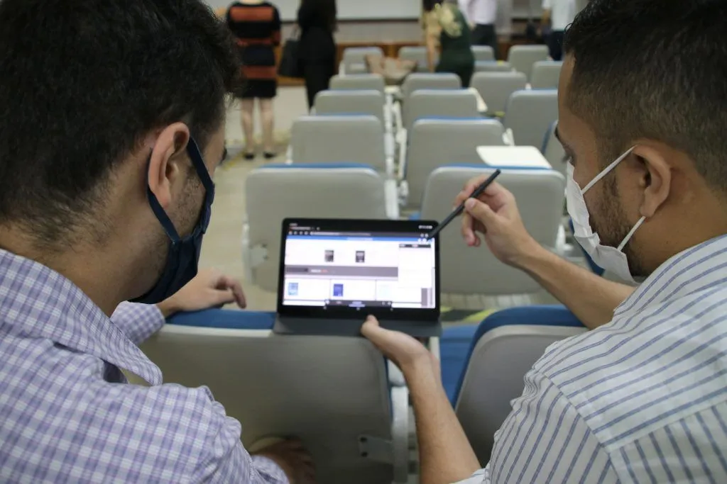 Acadêmicos de Enfermagem participam de aula prática de reanimação cardiopulmonar