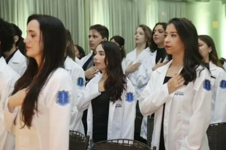 Turma XVII de Medicina do Integrado recebe jaleco em cerimônia com alunos de 15 estados Turma XVII de Medicina do Integrado recebe jaleco em cerimônia com alunos de 15 estados