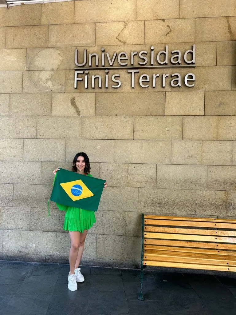 Acadêmica de Odontologia do Integrado realiza intercâmbio no Chile