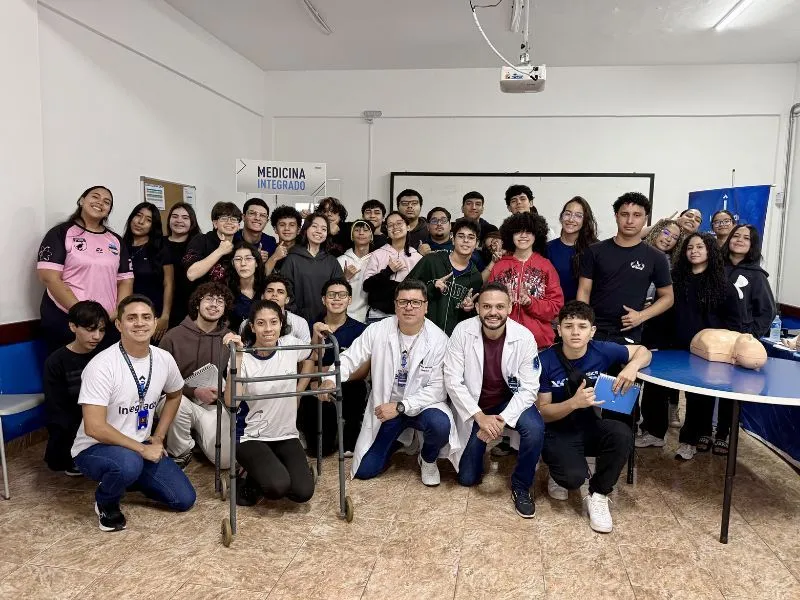 Estudantes de Medicina realizam palestra de suporte básico à vida em colégio de Macapá Estudantes de Medicina realizam palestra de suporte básico à vida em colégio de Macapá