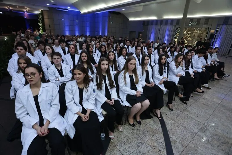 Cerimônia do Jaleco marca ingresso de novos estudantes de Medicina no Centro Universitário Integrado